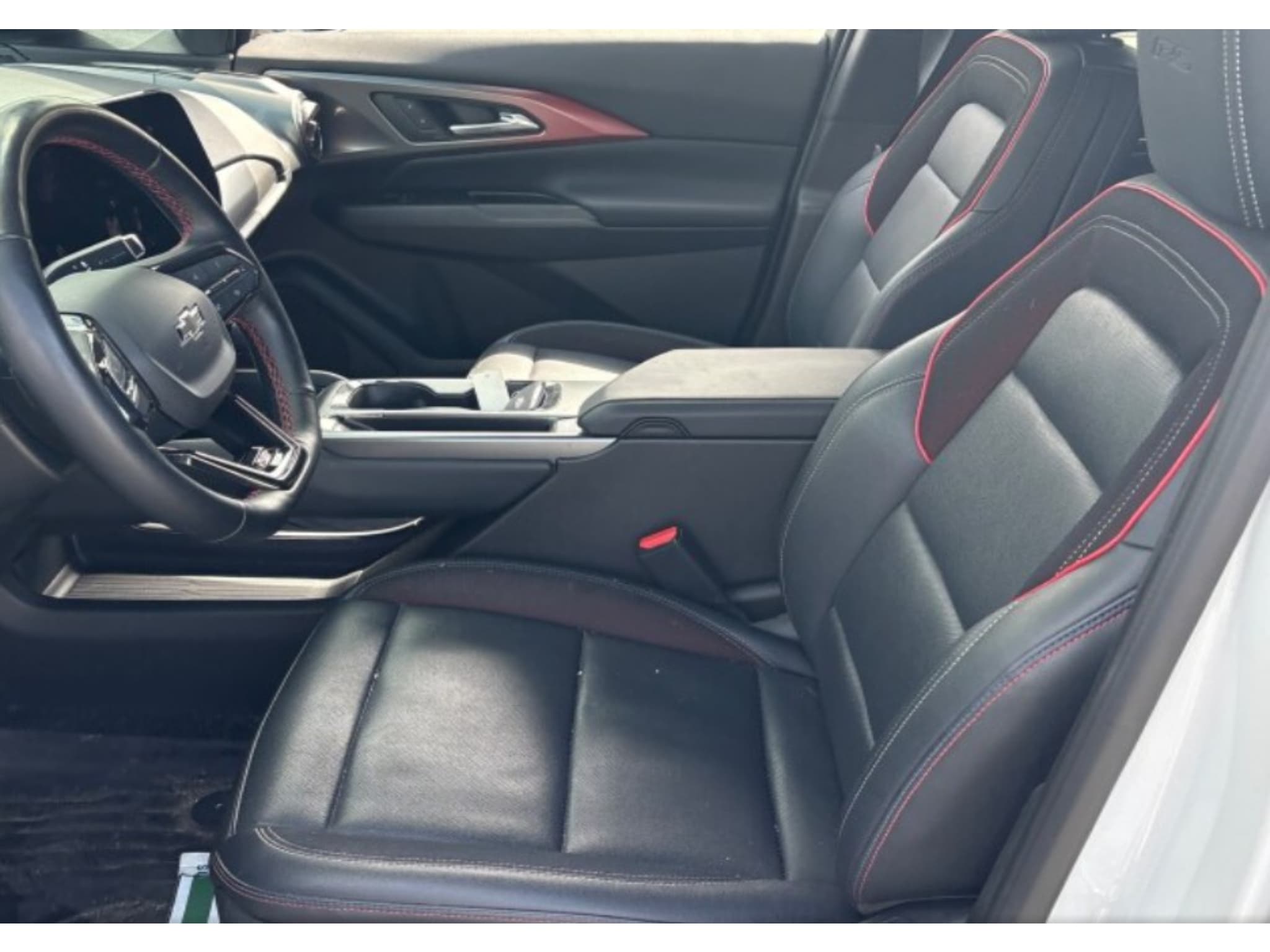 2024 Chevrolet Equinox EV view 5