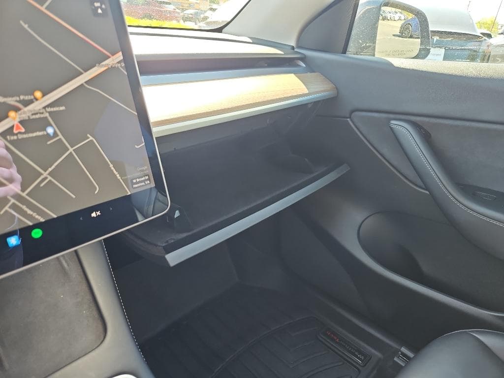 2021 Tesla Model Y view 14