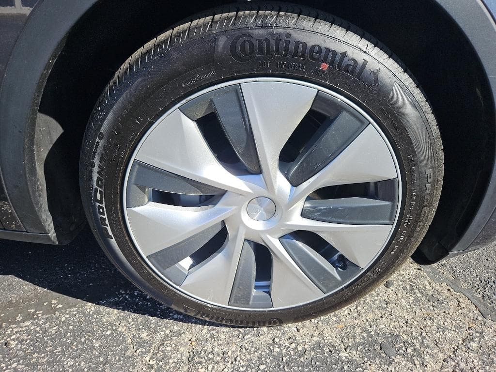 2021 Tesla Model Y view 28