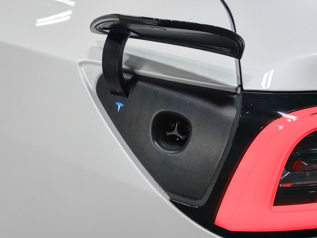 2022 Tesla Model 3 view 5