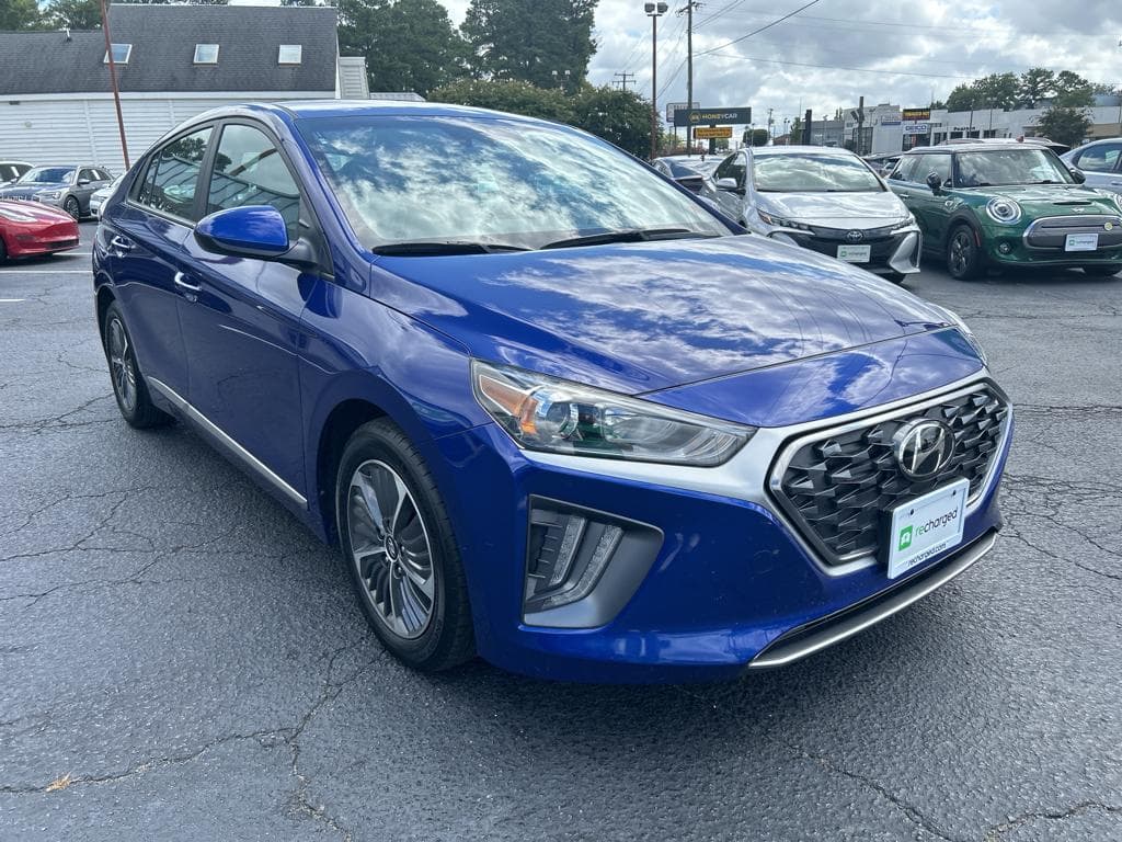 2021 Hyundai IONIQ Plug-In Hybrid view 4