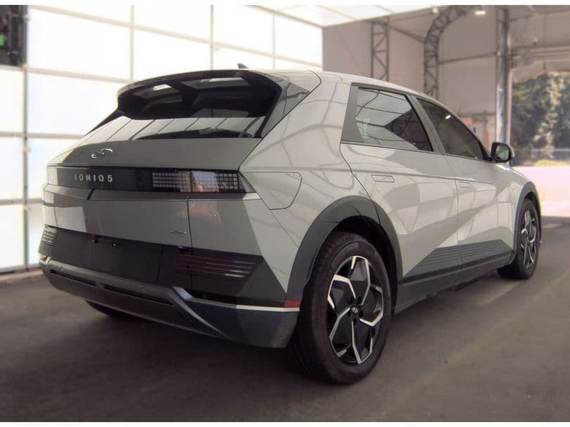 2024 Hyundai IONIQ 5 view 3