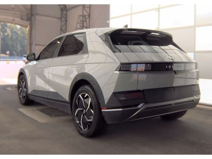2024 Hyundai IONIQ 5 view 4