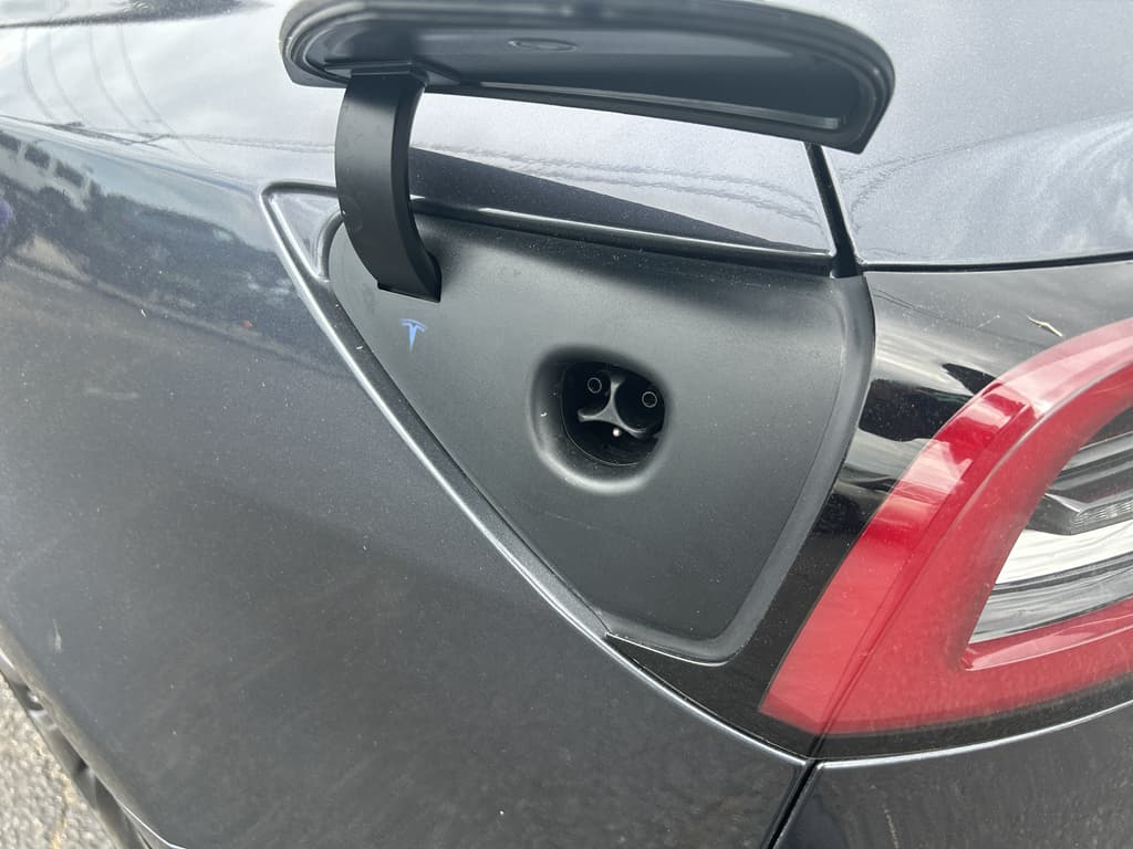 2022 Tesla Model 3 view 4
