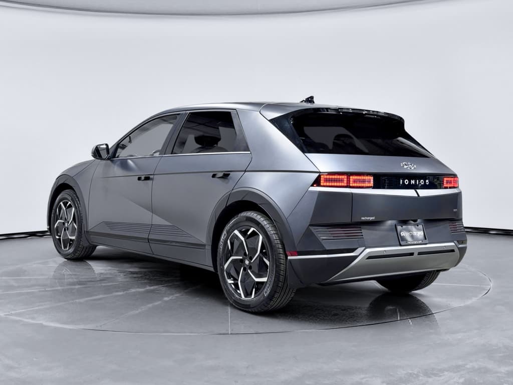2024 Hyundai IONIQ 5 view 2
