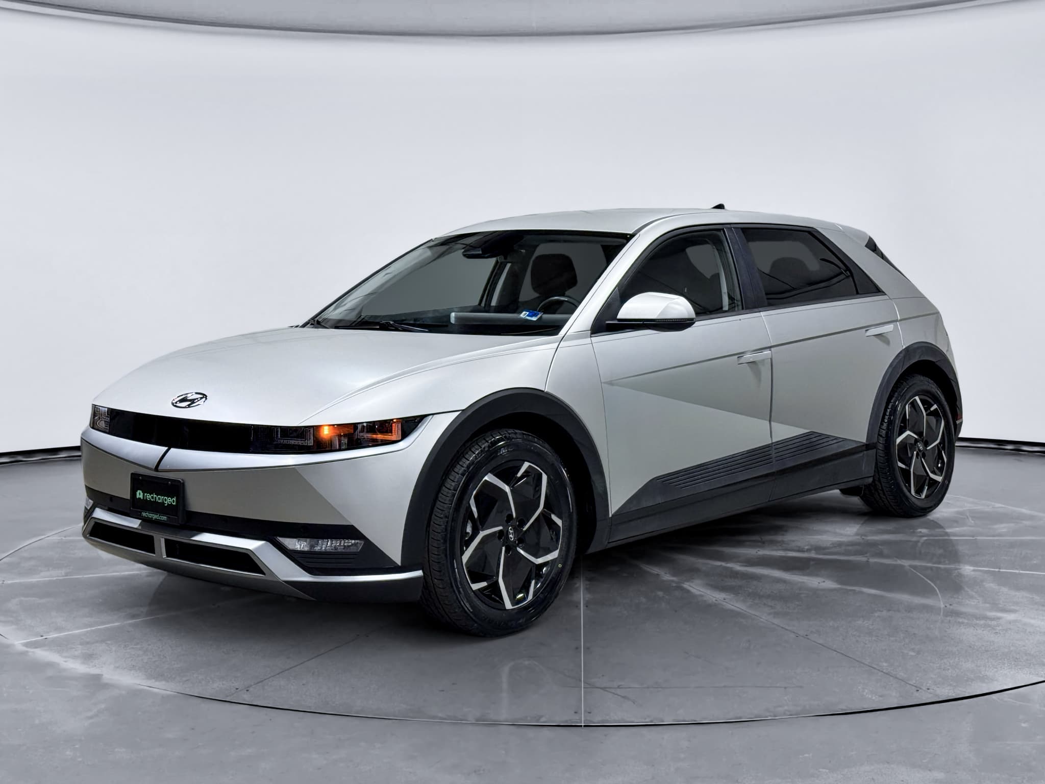 2024 Hyundai IONIQ 5 view 1