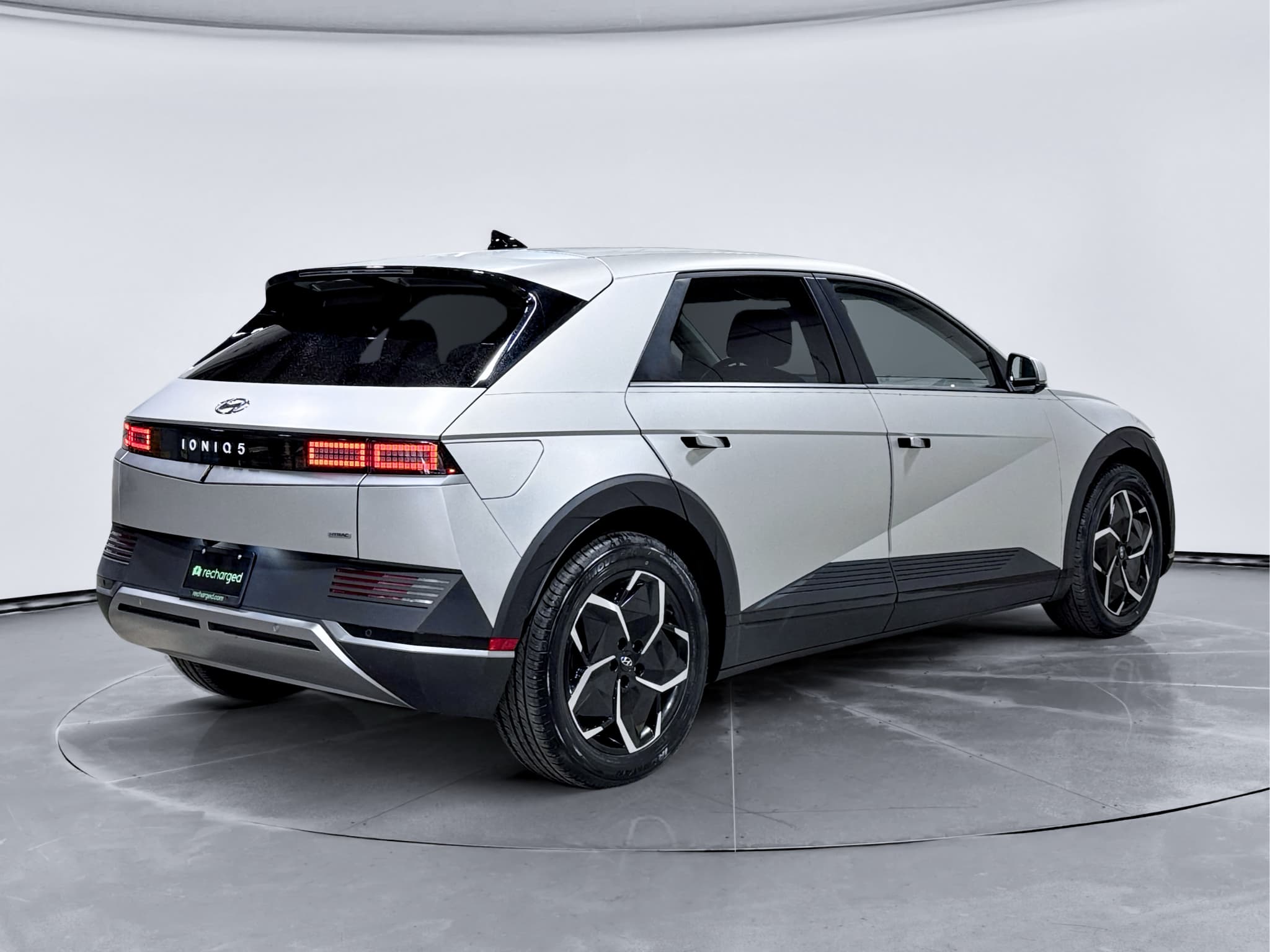 2024 Hyundai IONIQ 5 view 3