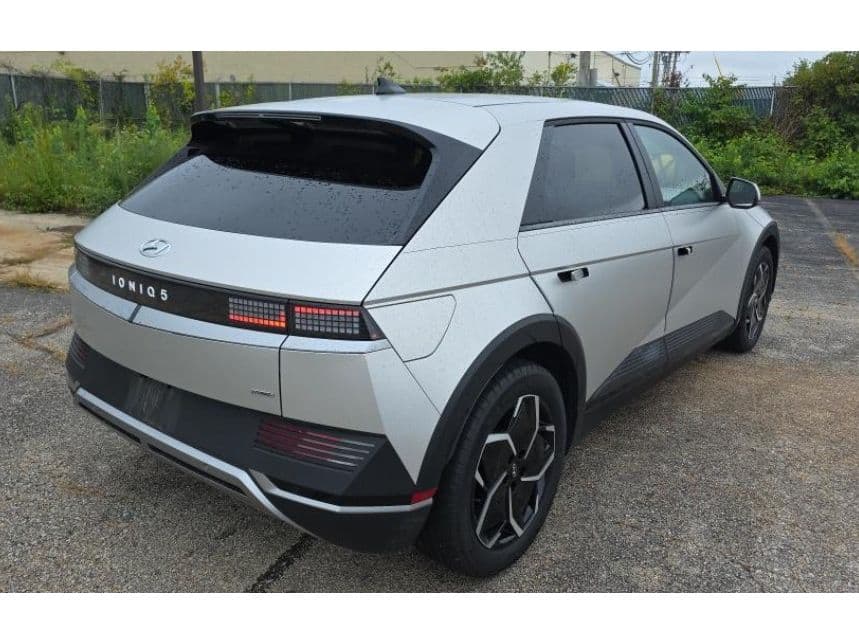 2024 Hyundai IONIQ 5 view 3