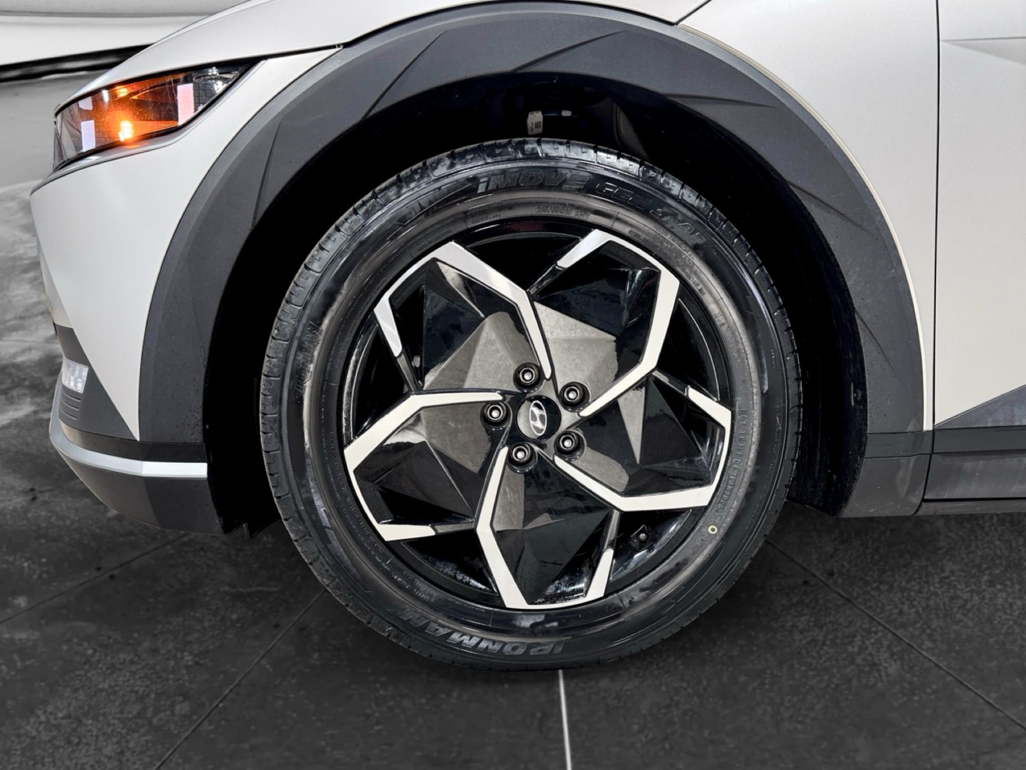 2024 Hyundai IONIQ 5 view 31
