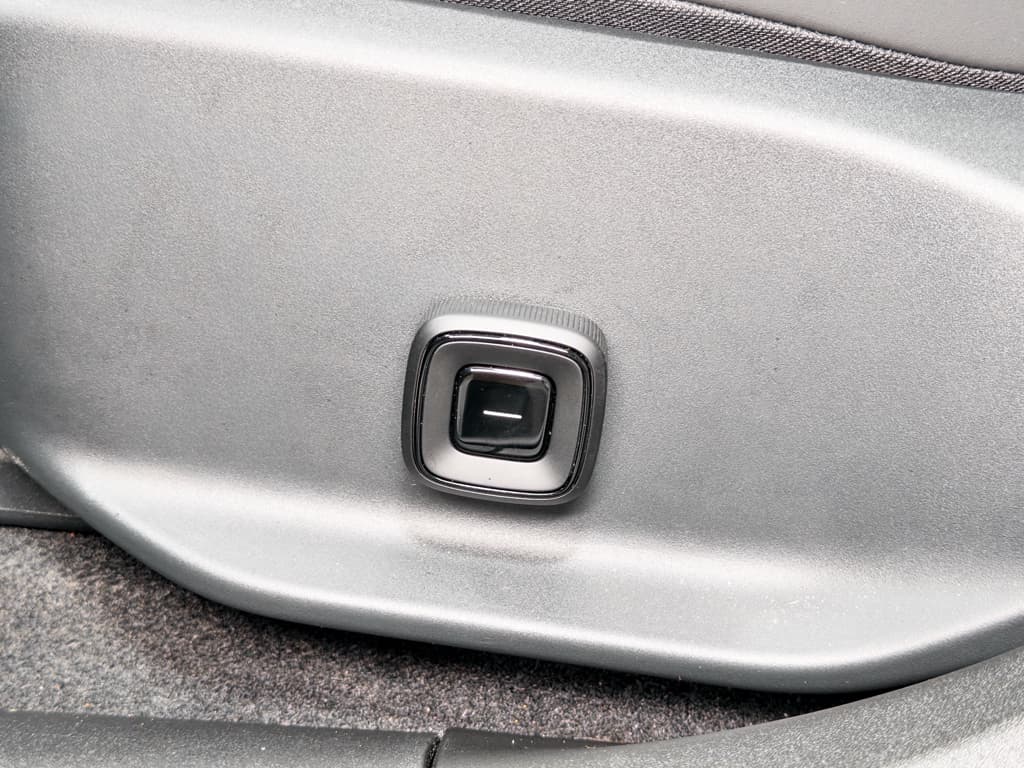 2026 Volvo EX30 Cross Country view 7