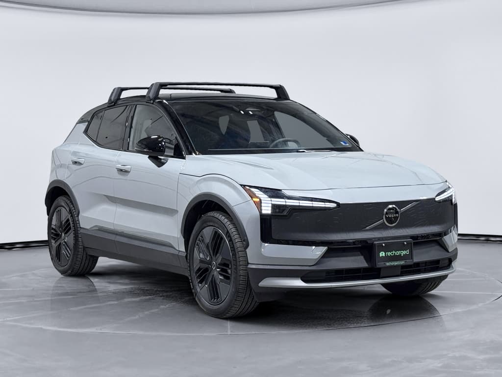 2026 Volvo EX30 Cross Country view 4