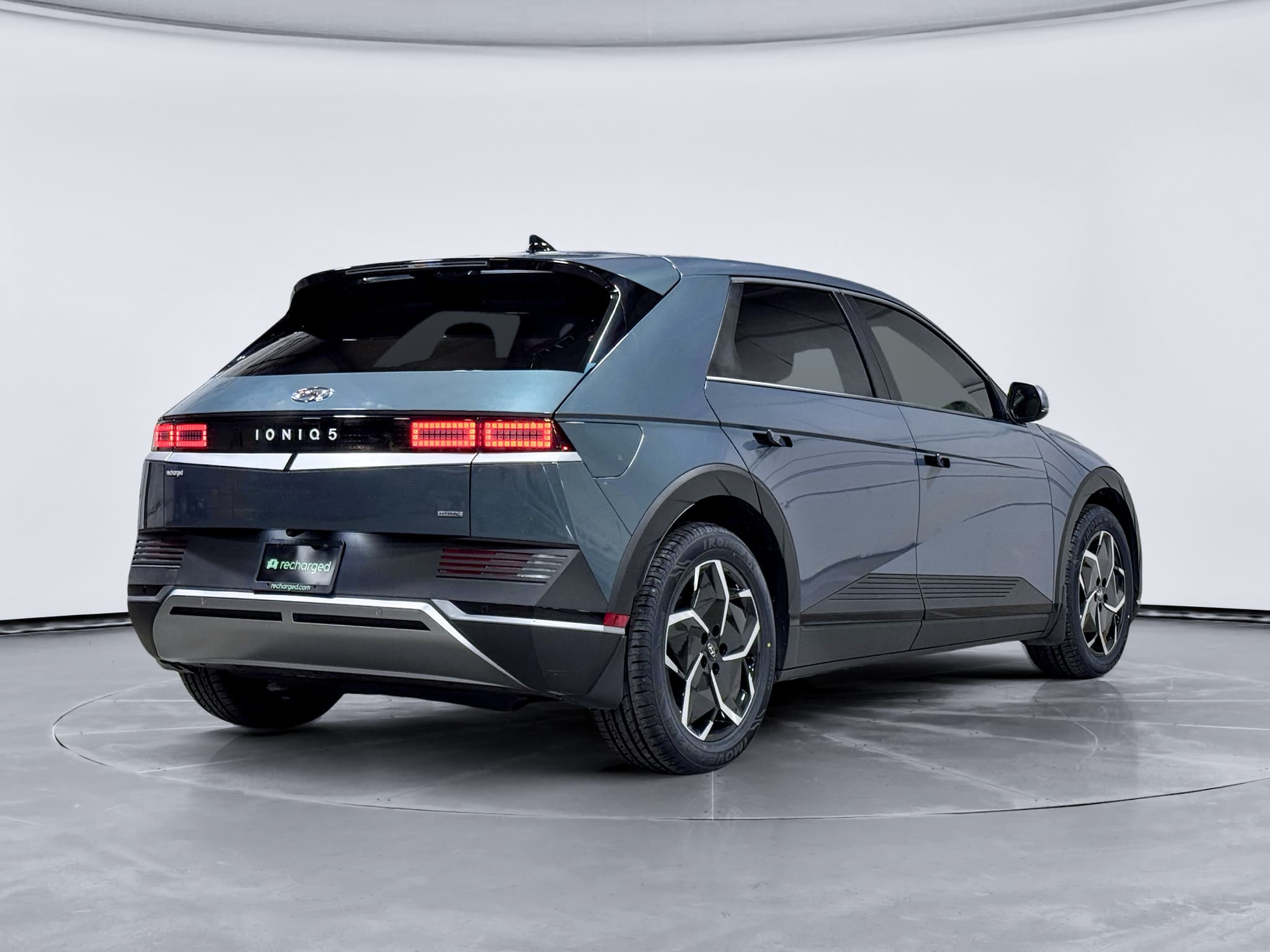 2024 Hyundai IONIQ 5 view 3