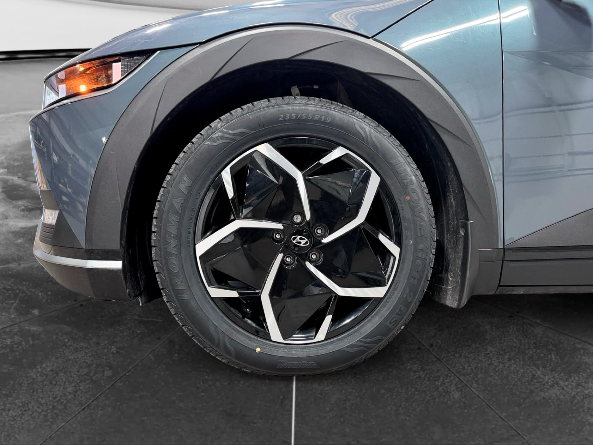 2024 Hyundai IONIQ 5 view 31