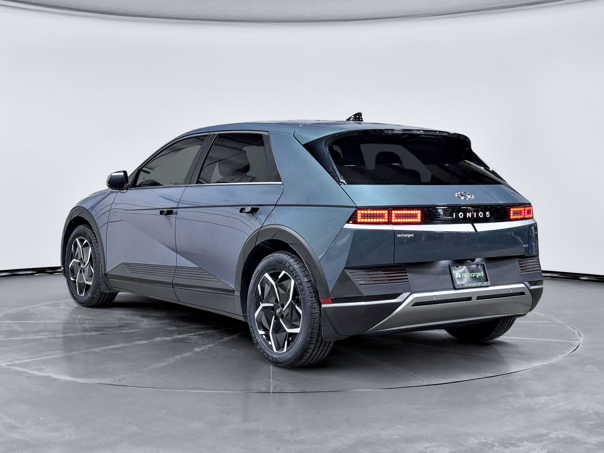 2024 Hyundai IONIQ 5 view 2