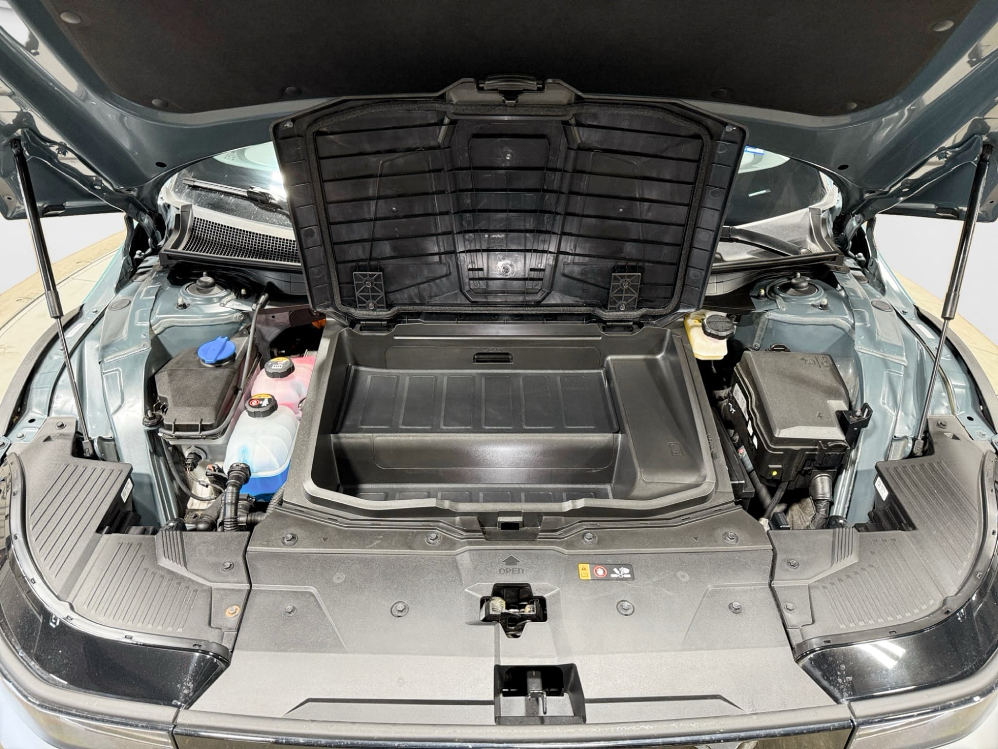 2024 Hyundai IONIQ 5 view 25