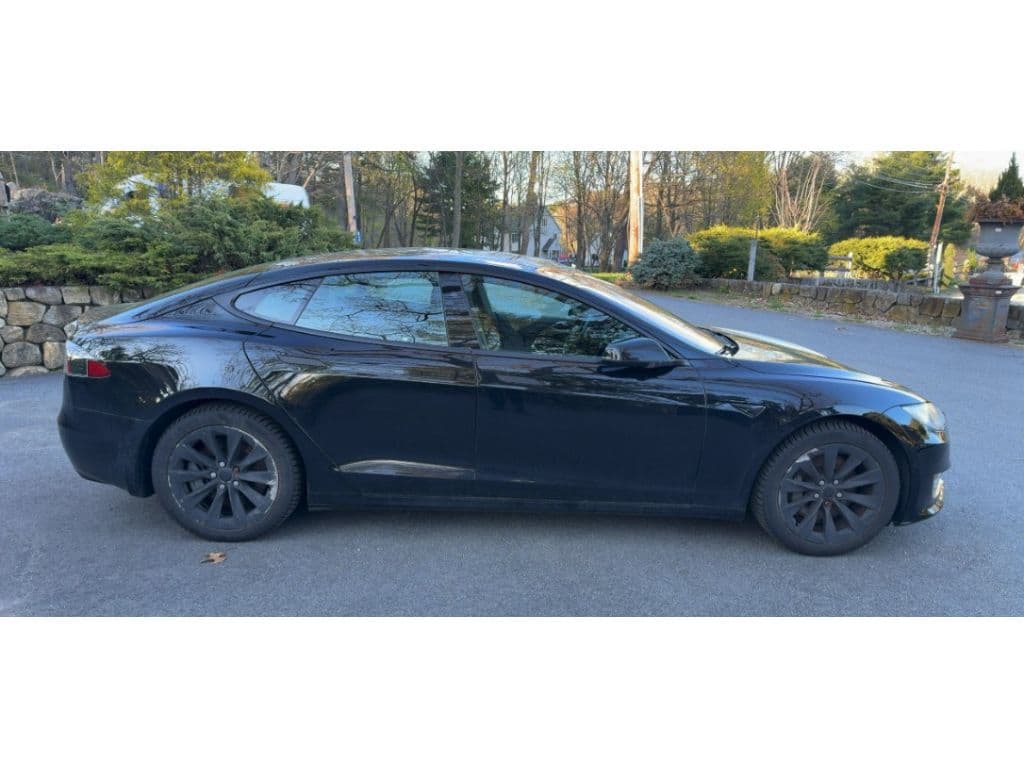2018 Tesla Model S view 3