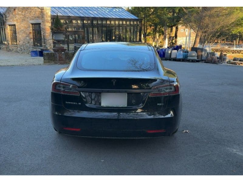 2018 Tesla Model S view 4