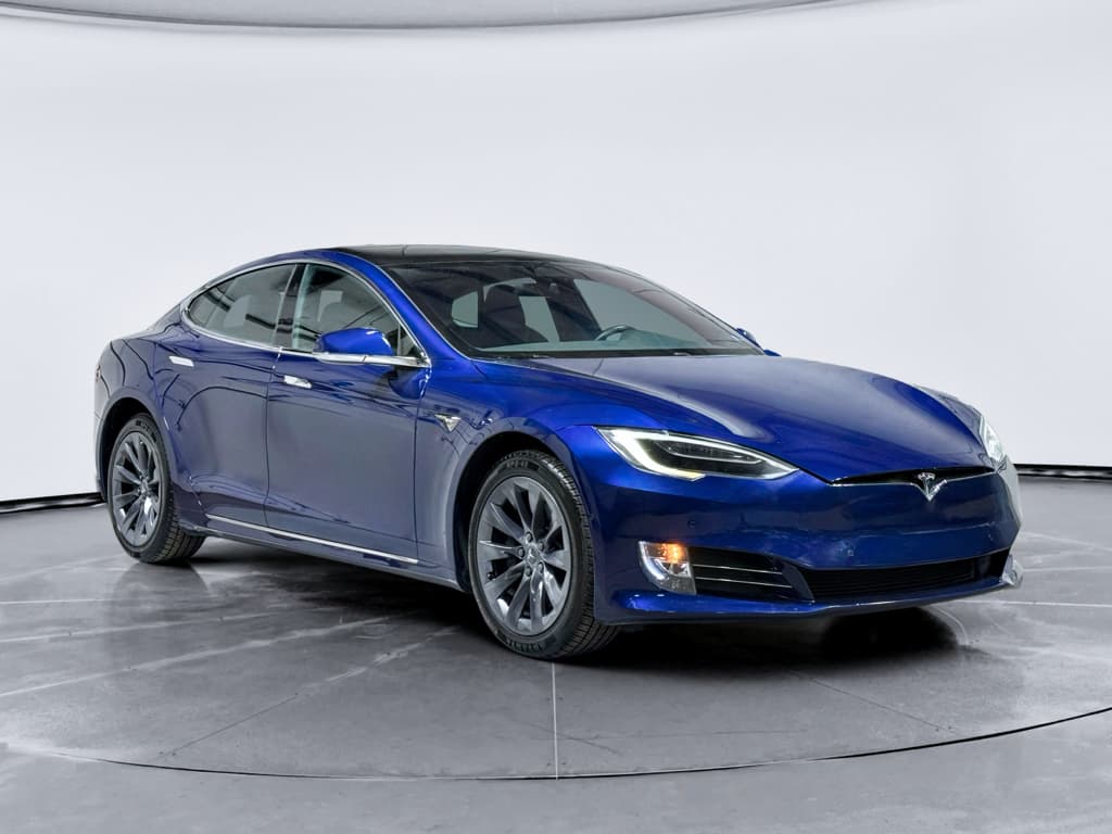 2018 Tesla Model S view 4