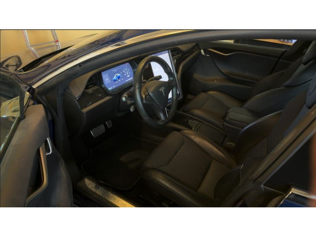 2018 Tesla Model S view 5