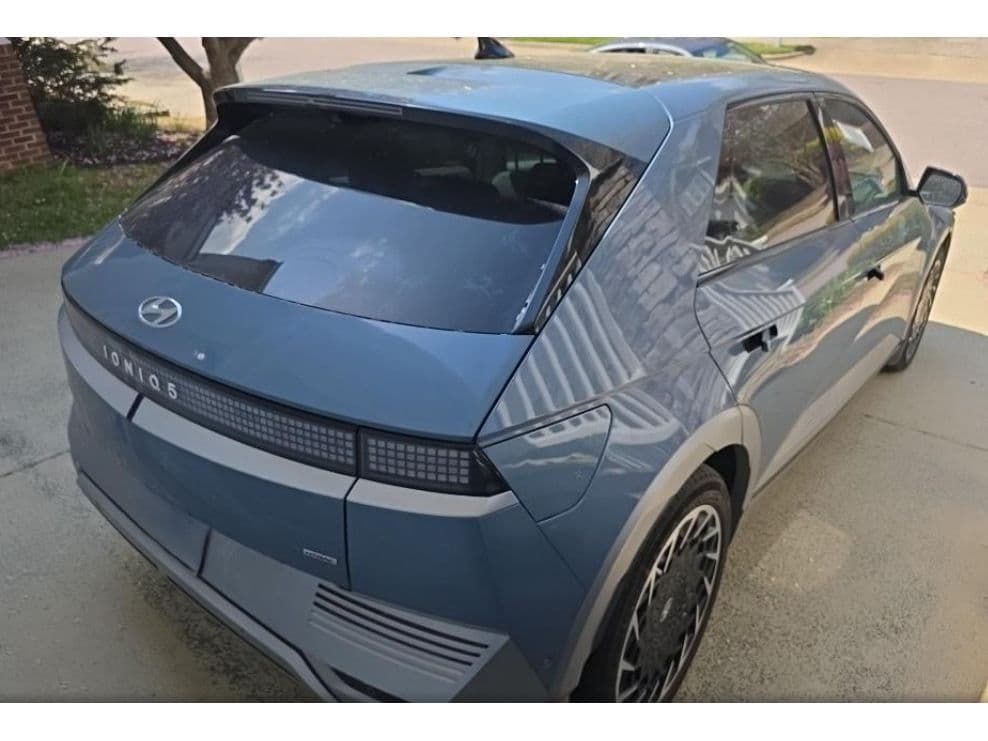 2024 Hyundai IONIQ 5 view 3