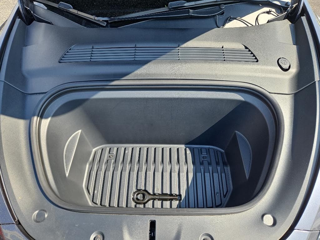 2021 Tesla Model Y view 21