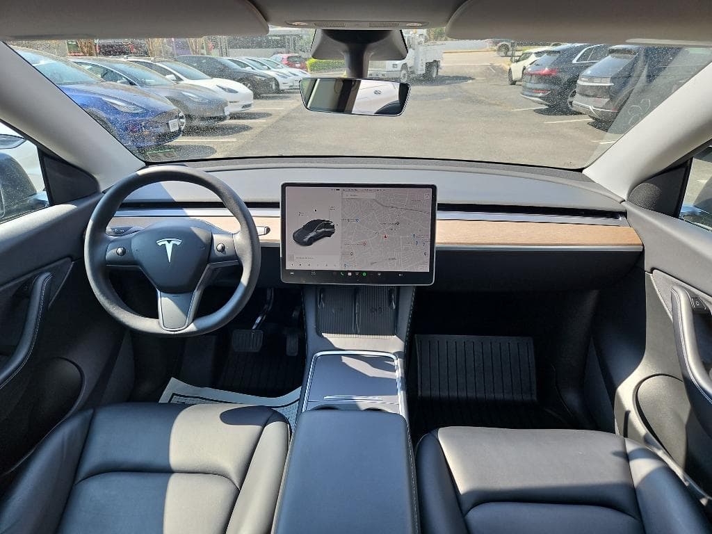 2021 Tesla Model Y view 14
