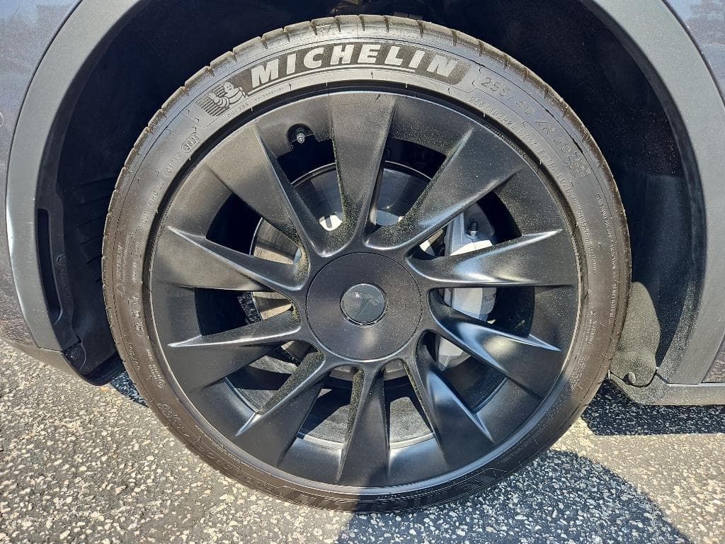 2021 Tesla Model Y view 24