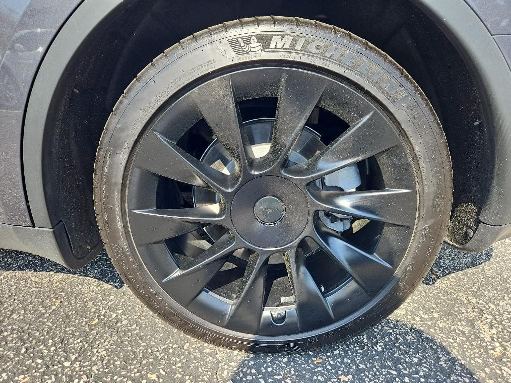 2021 Tesla Model Y view 26