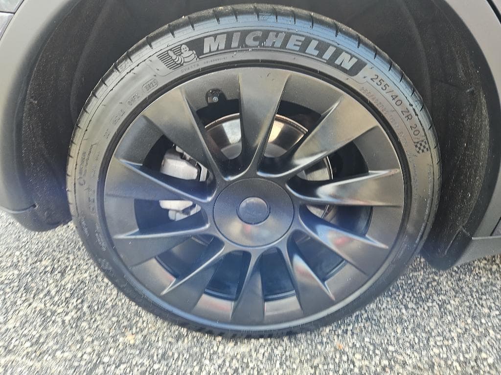2021 Tesla Model Y view 28
