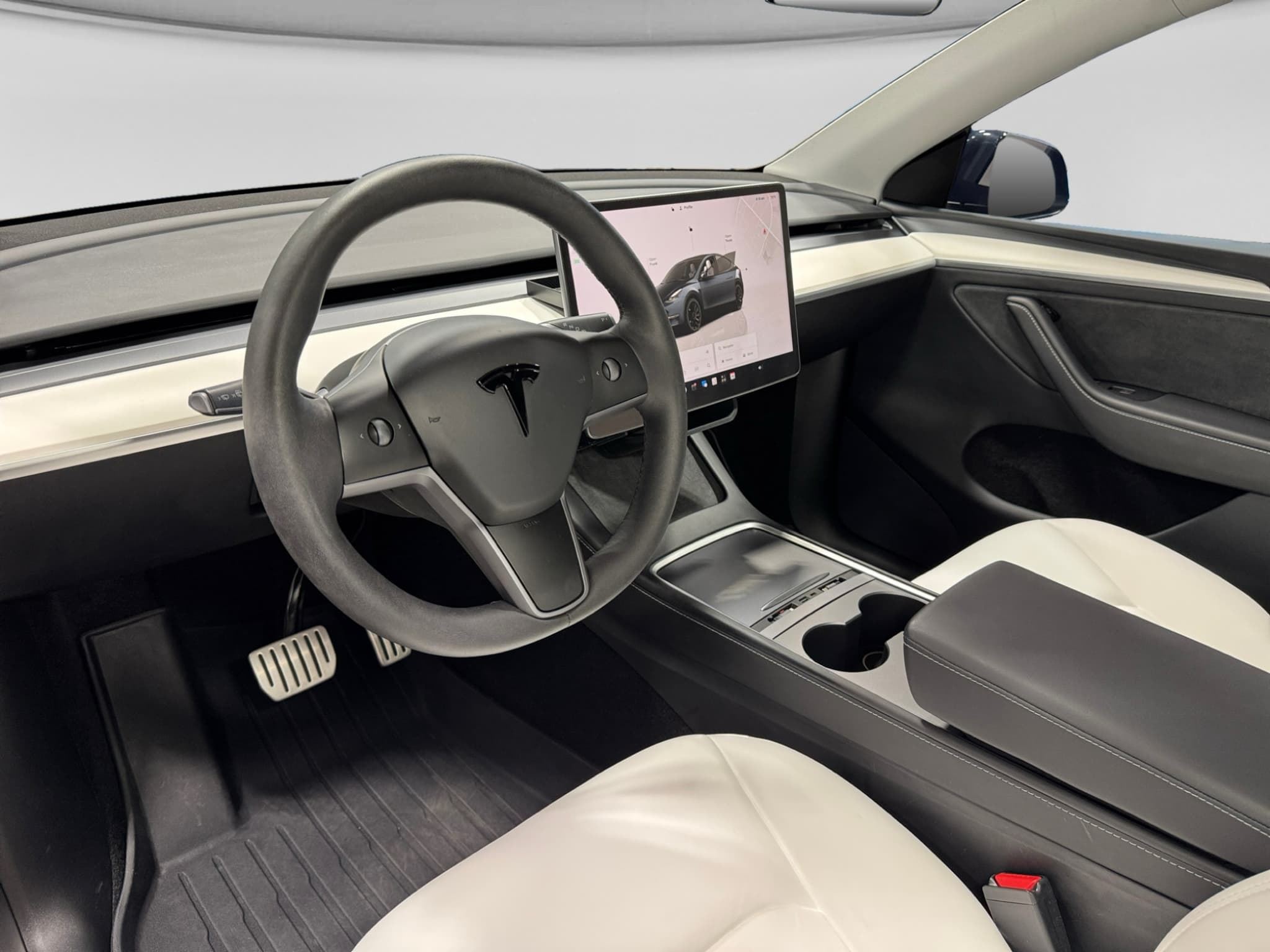 2024 Tesla Model Y view 17