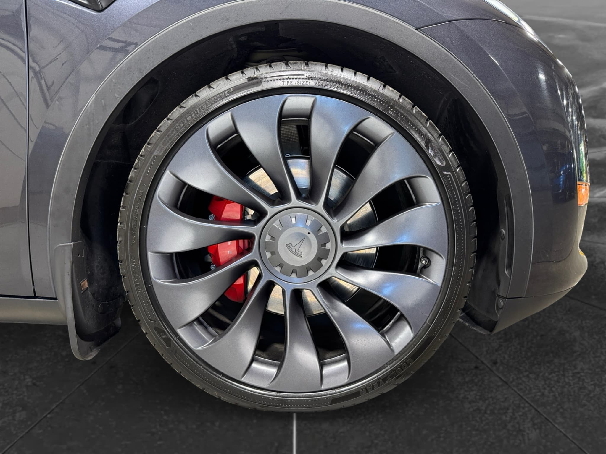 2024 Tesla Model Y view 36