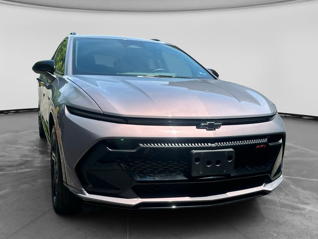 2024 Chevrolet Equinox EV view 4