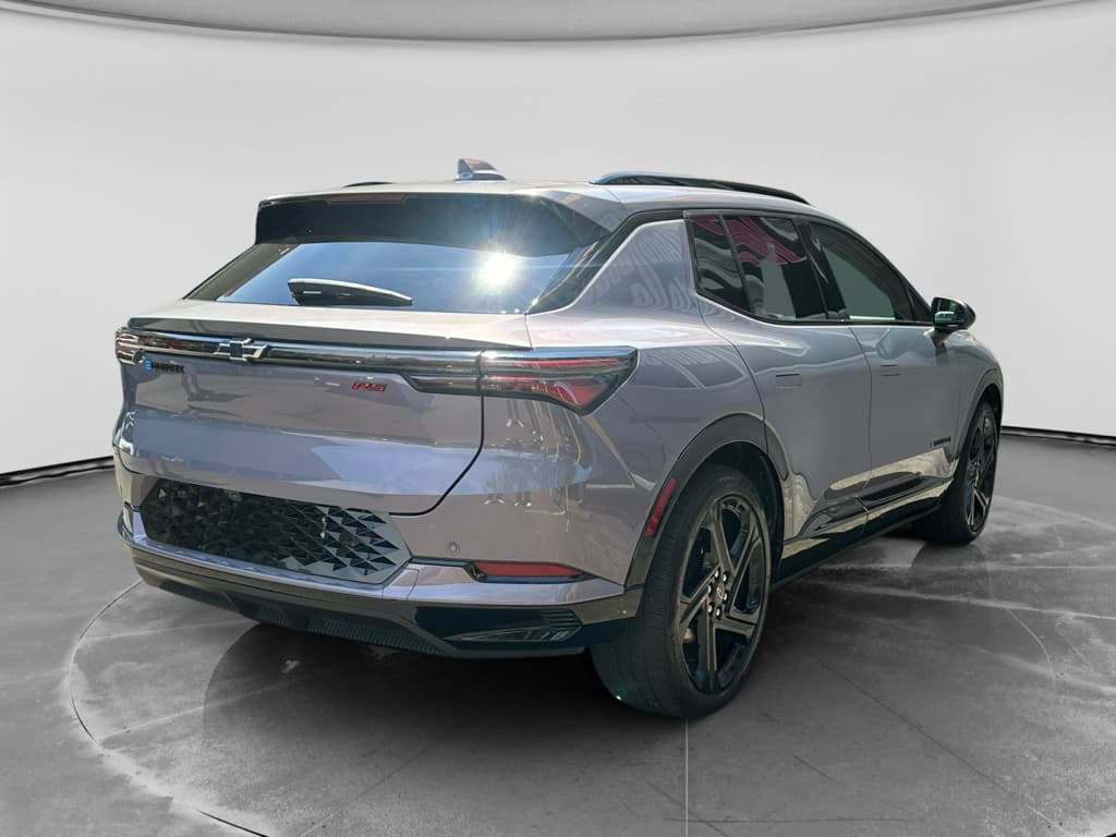 2024 Chevrolet Equinox EV view 3
