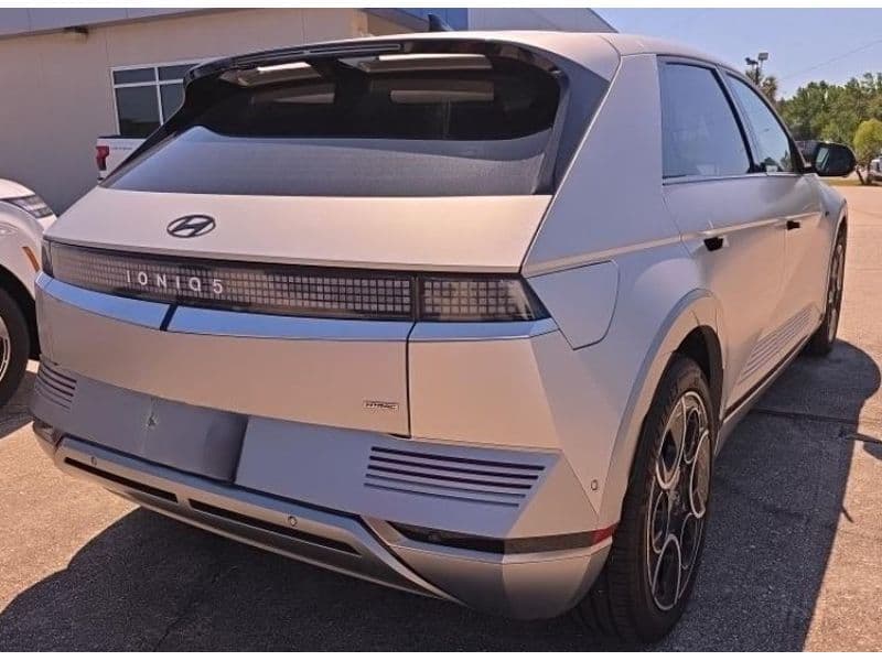 2024 Hyundai IONIQ 5 view 3