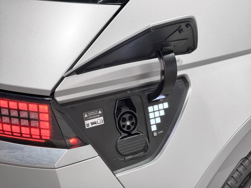 2024 Hyundai IONIQ 5 view 5