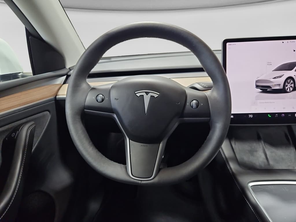 2024 Tesla Model Y view 7
