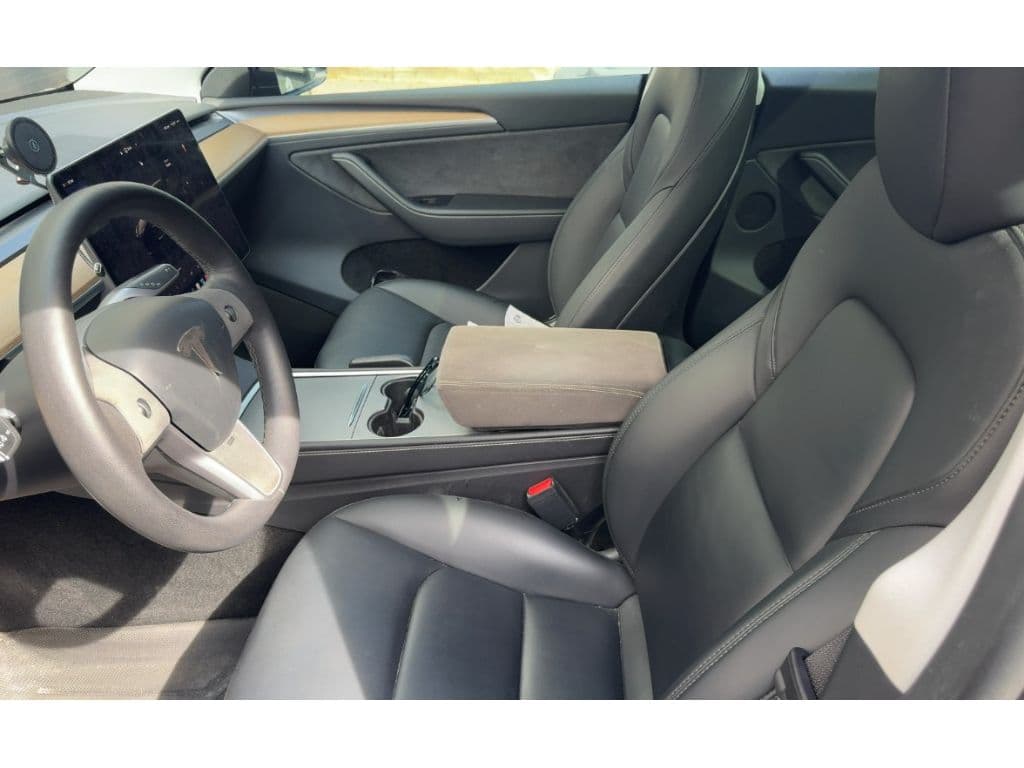 2024 Tesla Model Y view 5