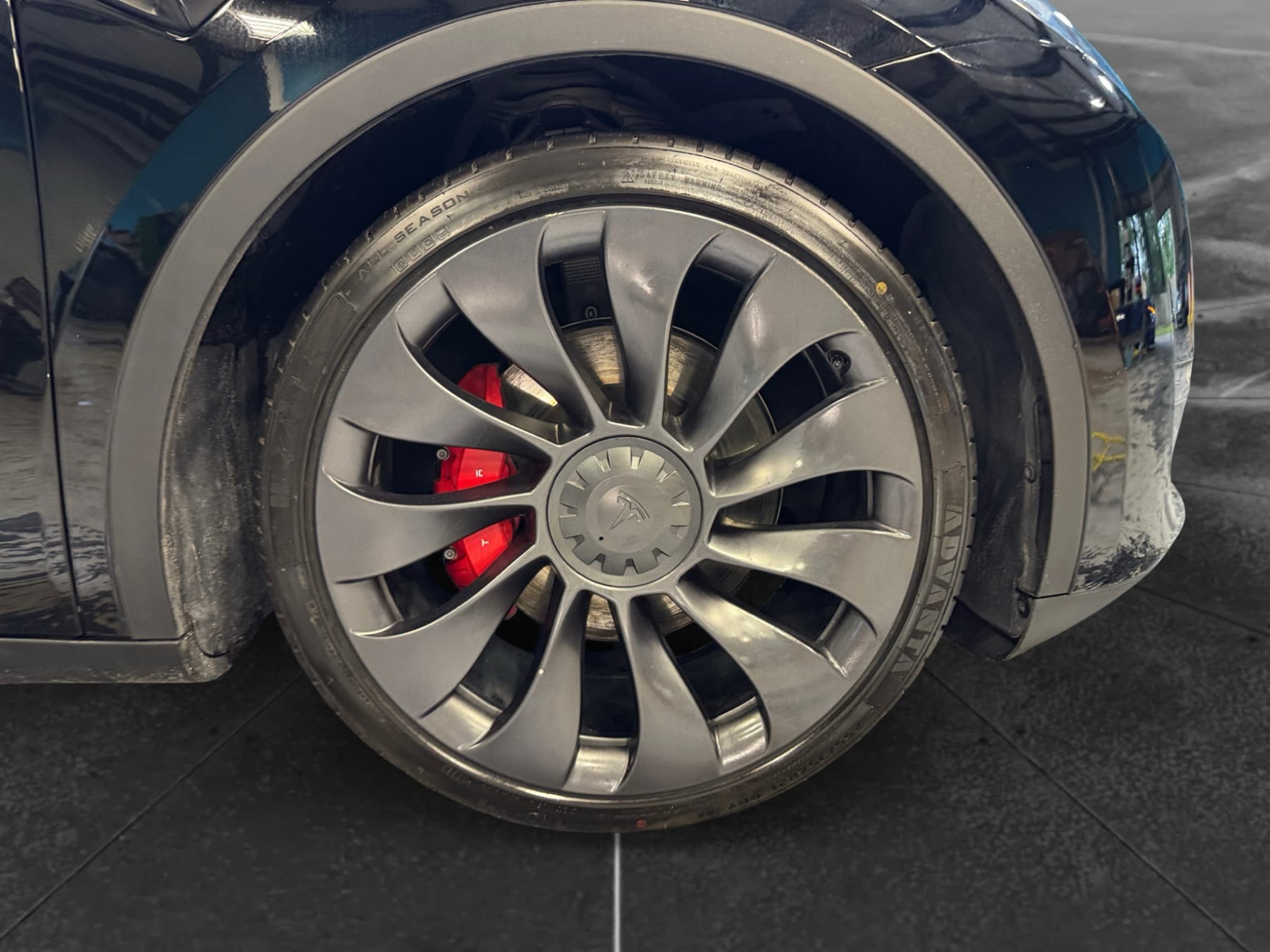 2024 Tesla Model Y view 32