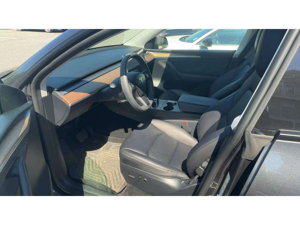 2025 Tesla Model Y view 5
