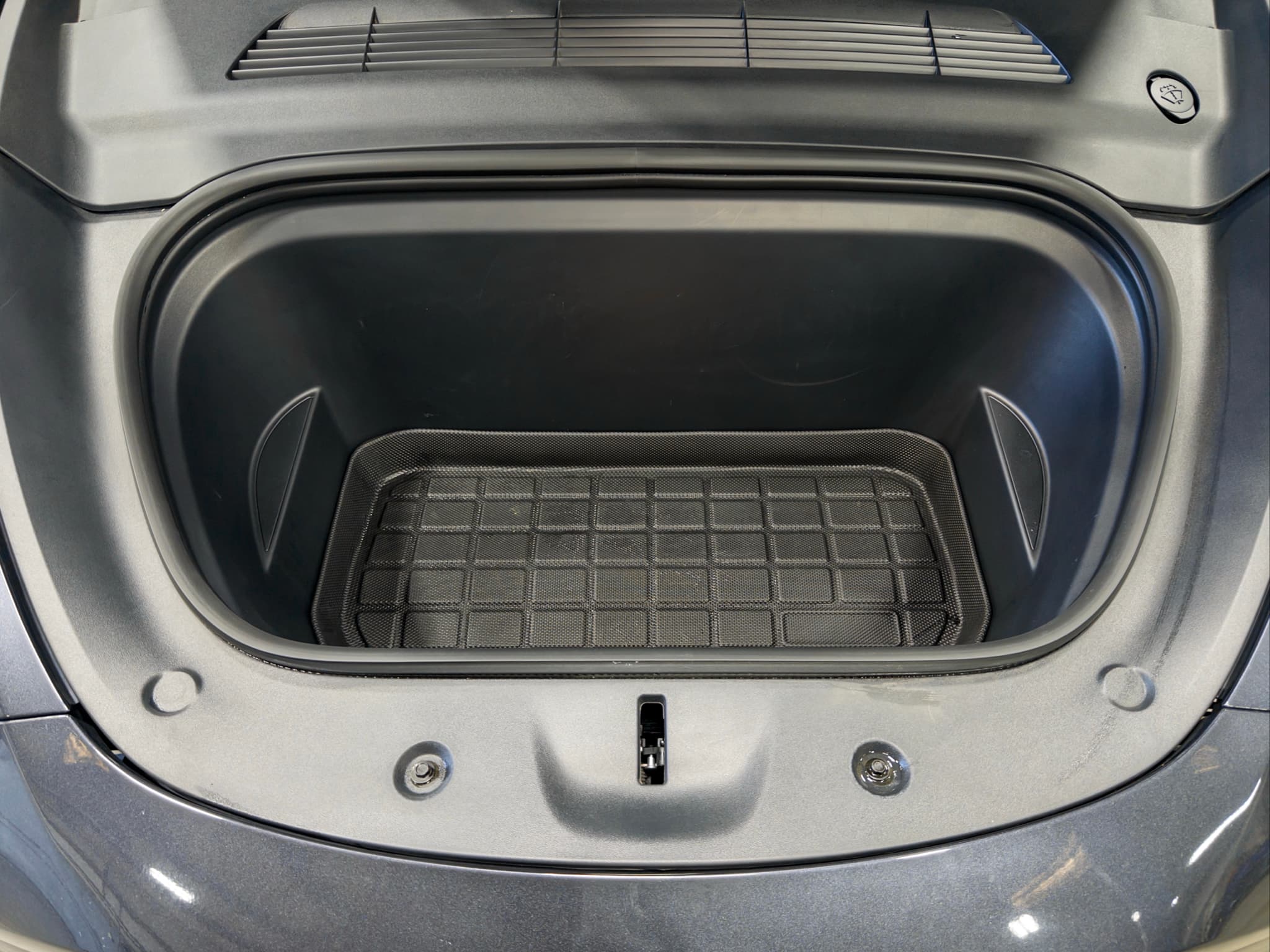 2024 Tesla Model Y view 25