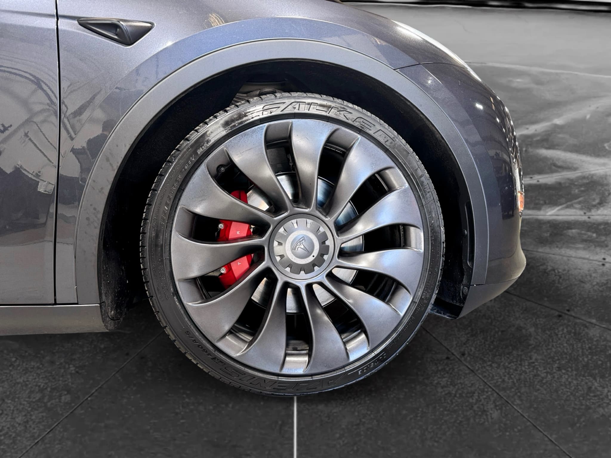 2024 Tesla Model Y view 36