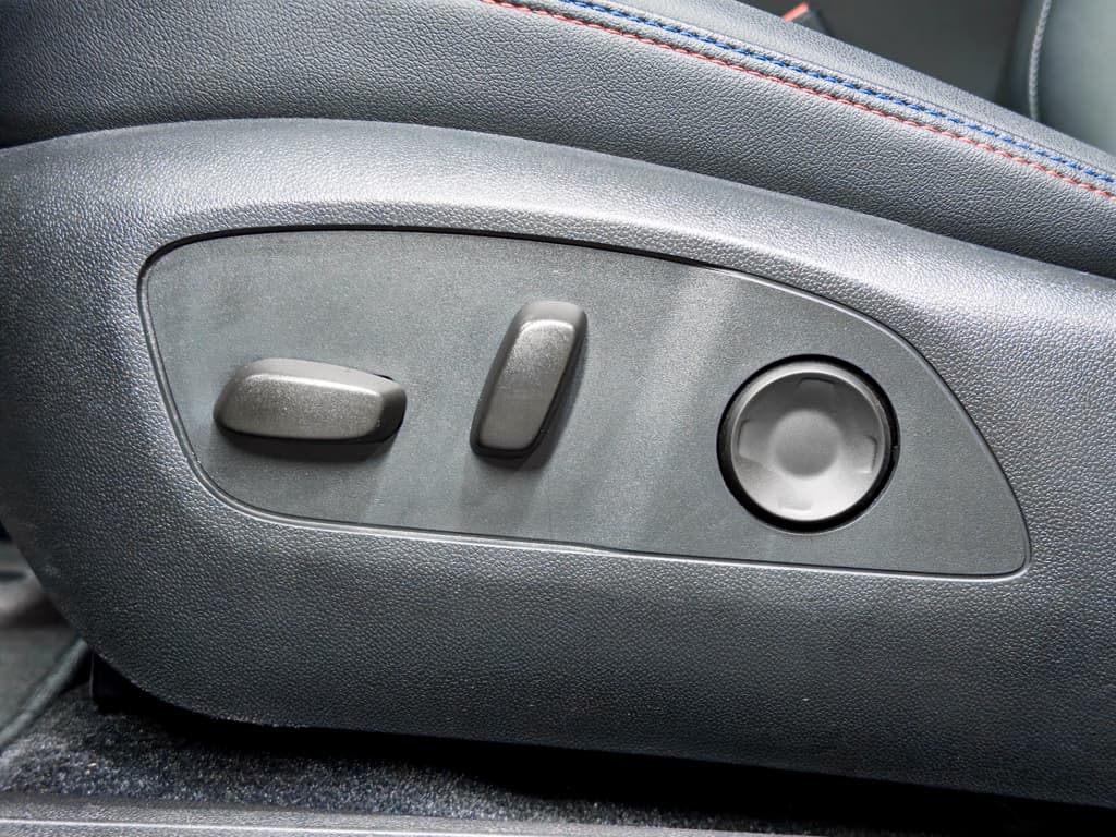 2024 Chevrolet Equinox EV view 7