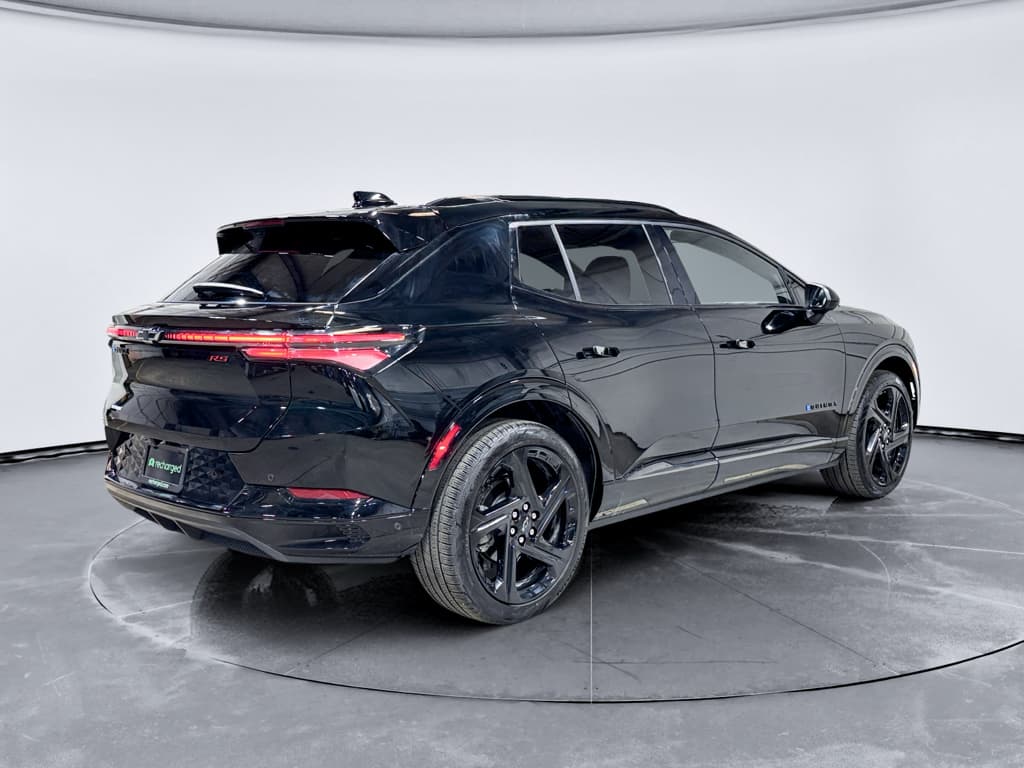 2024 Chevrolet Equinox EV view 3