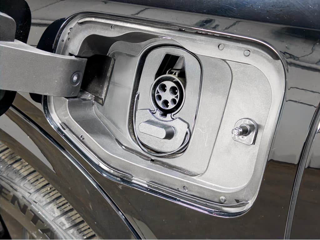 2024 Chevrolet Equinox EV view 5