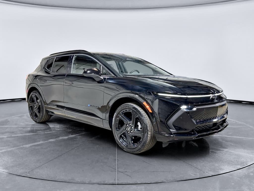 2024 Chevrolet Equinox EV view 4