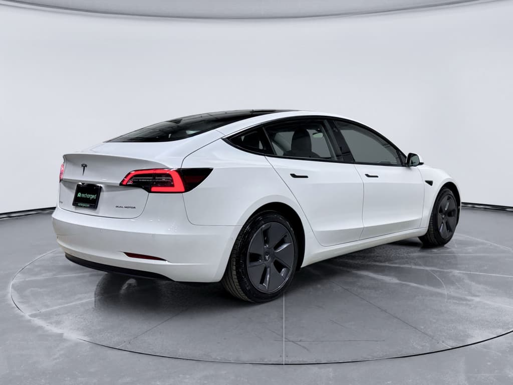 2022 Tesla Model 3 view 3