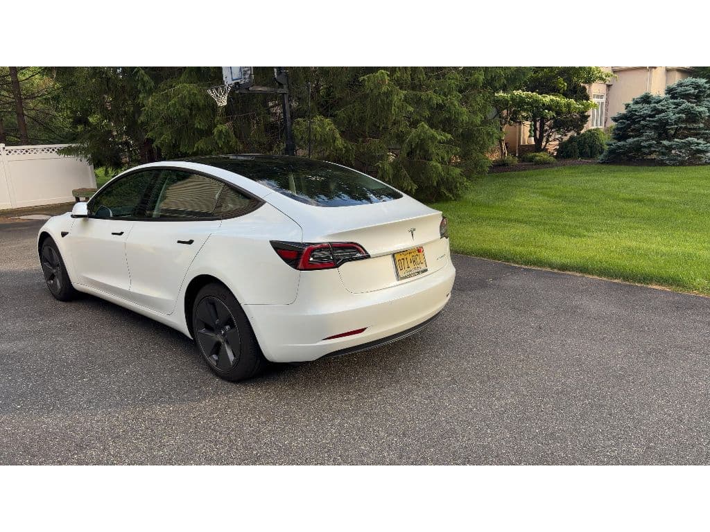 2022 Tesla Model 3 view 4