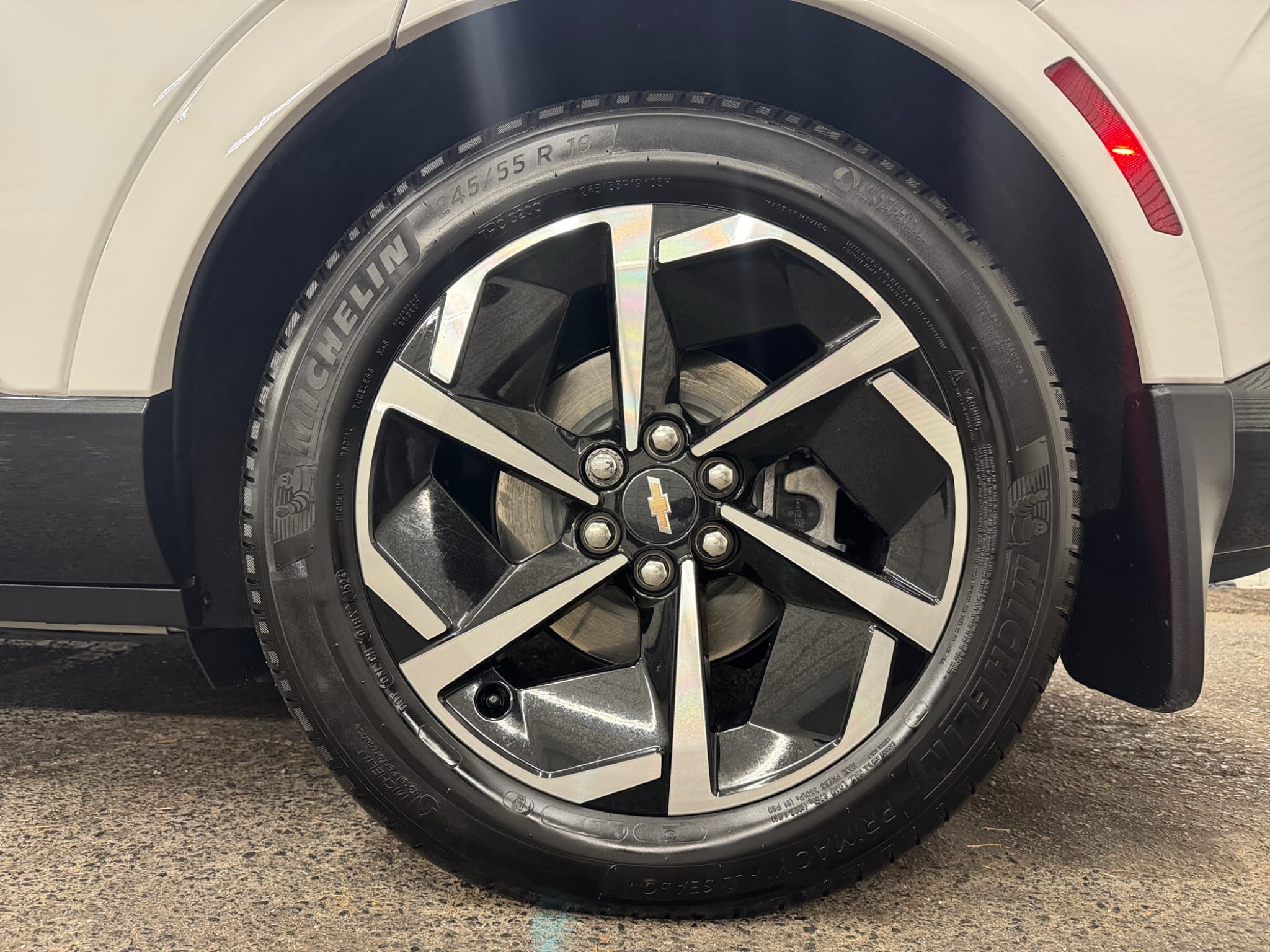 2024 Chevrolet Equinox EV view 13