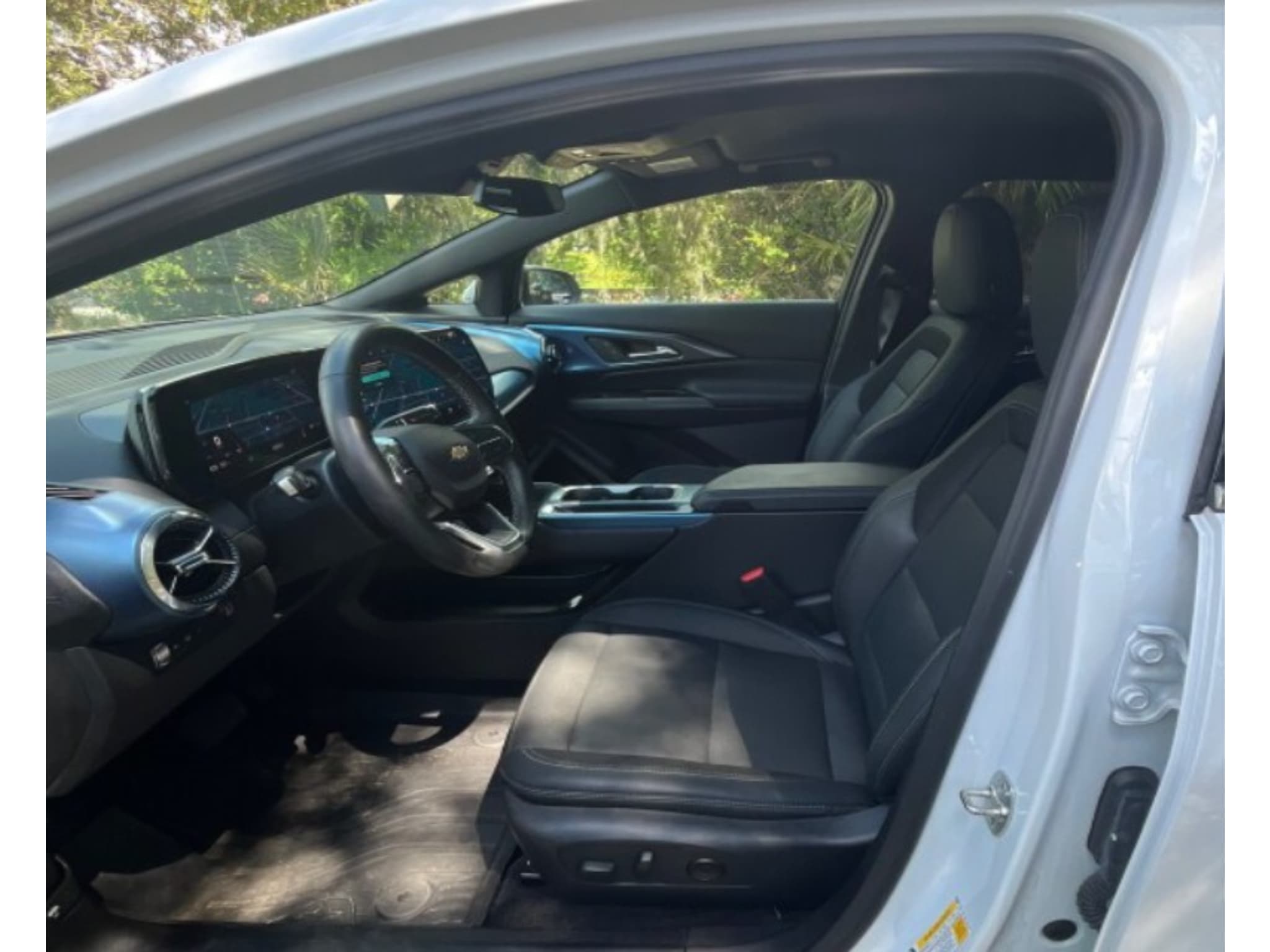 2024 Chevrolet Equinox EV view 5