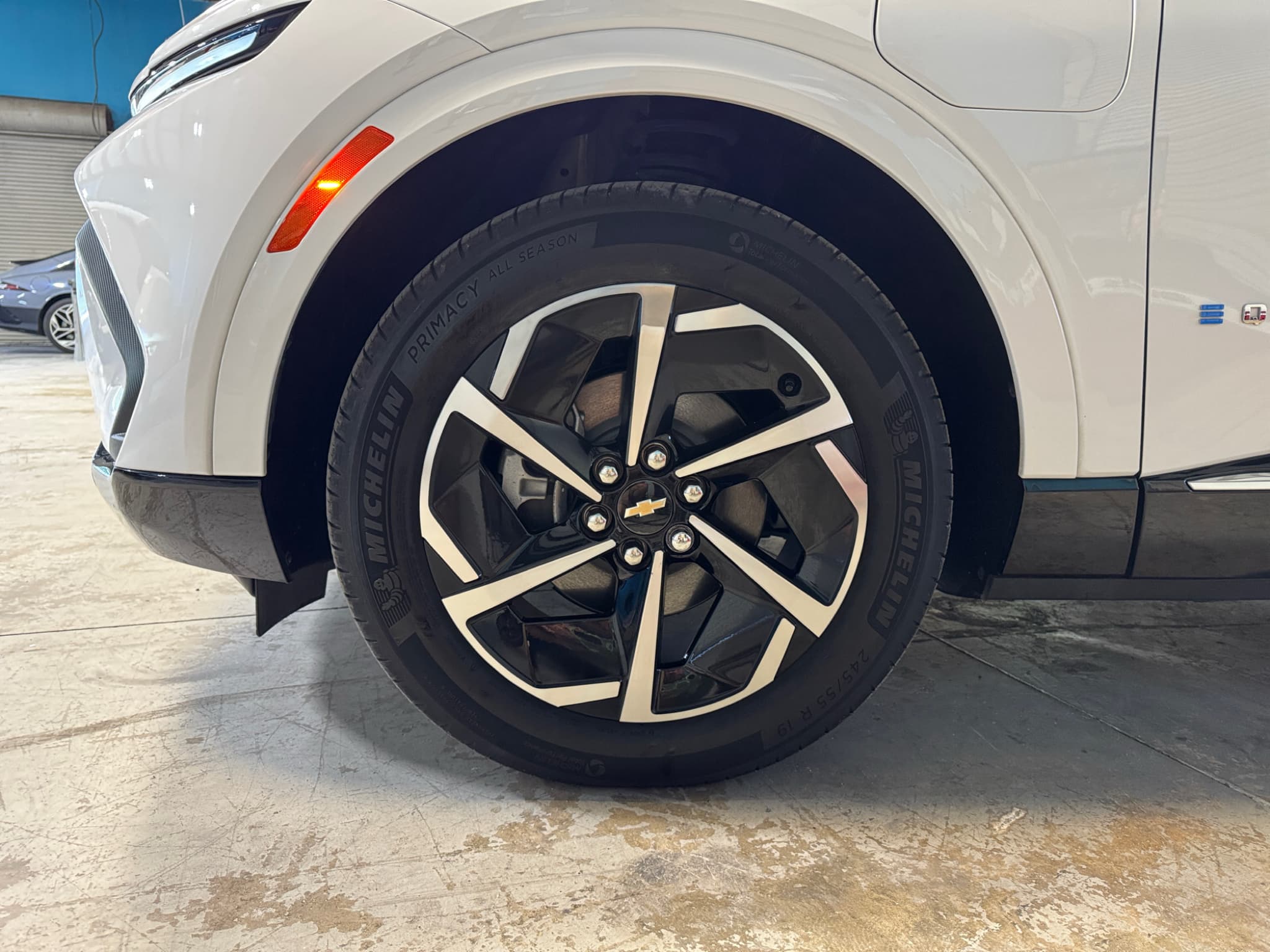 2024 Chevrolet Equinox EV view 40